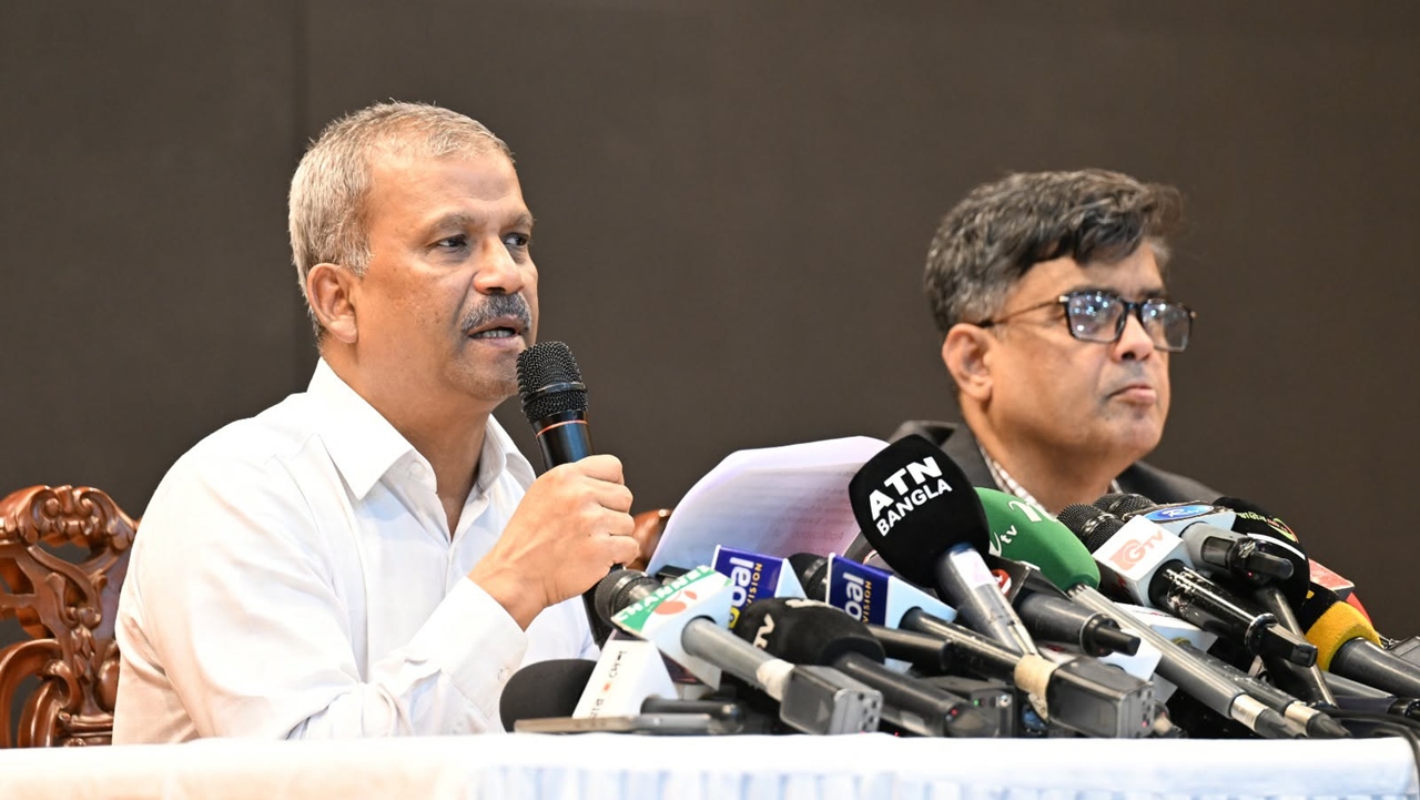 পলাতক ব্যক্তিরা নির্বাচন করতে পারবে না: আসিফ নজরুল